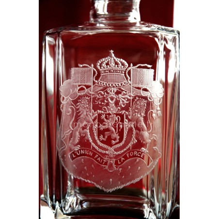 Carafe gravée aux Armes du Royaume de Belgique Carafe gravée aux Armes du Royaume de Belgique